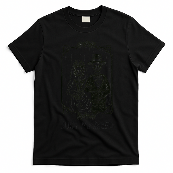 Halloween Skeletons Bride And Groom Just Married Funny T-Shirt - Black